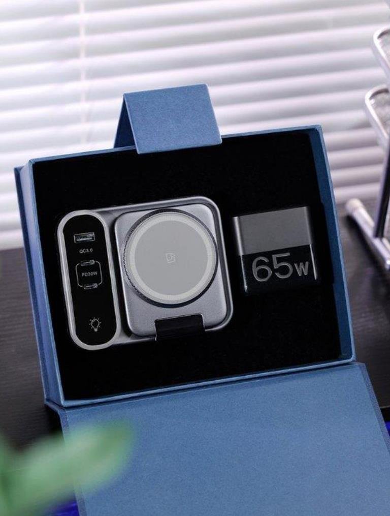 CYJ-12 Multifunction Charging Station + 65W Charging Adapterset Gift Box