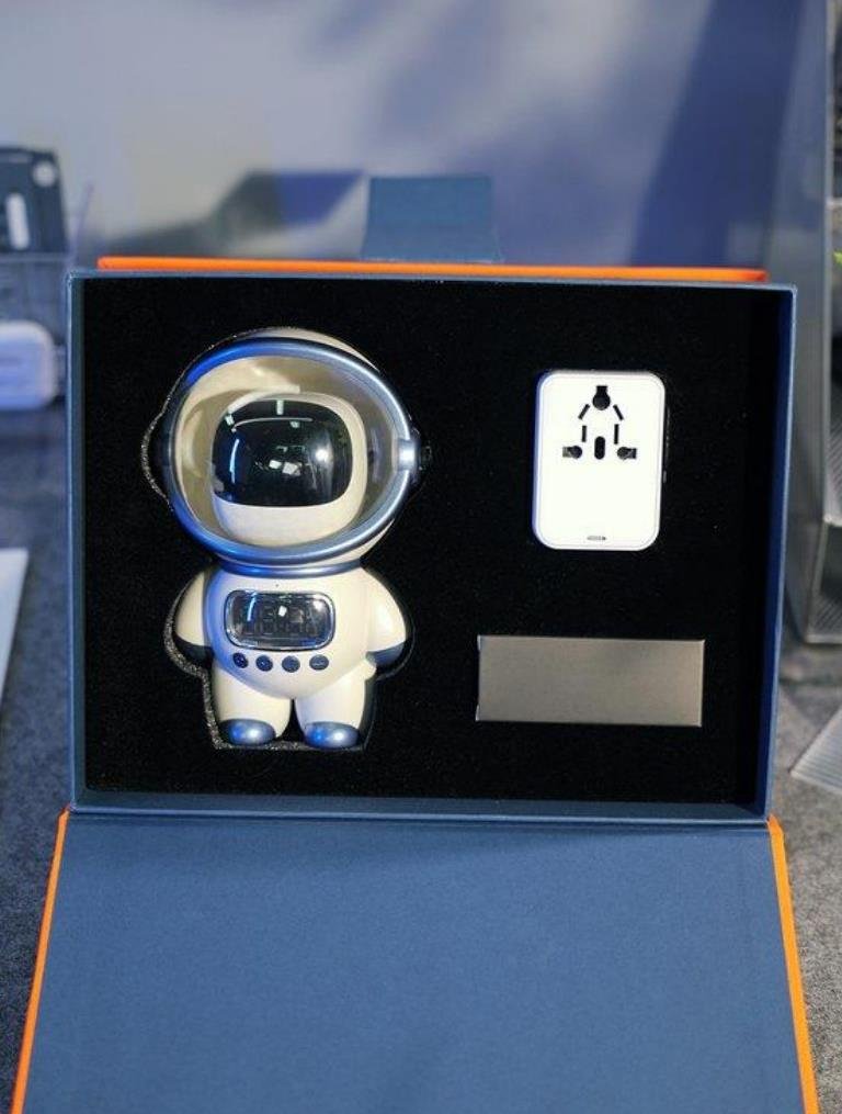 M20 Astronaut AI Large Model Version + HHT521 International Travel Adapter
